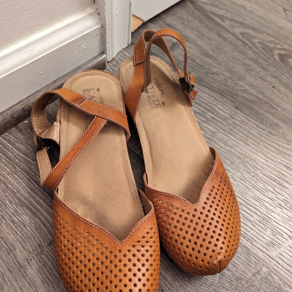 L'artist Tan Clog